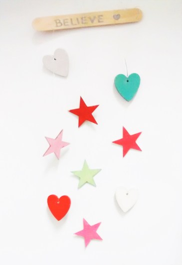 mobil-corazones-estrellas